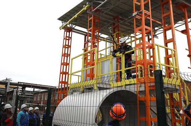 г.Новочебоксарск.На «Химпроме» открыт «Альпинист» – первый в Чувашии полигон обучения высотным работам